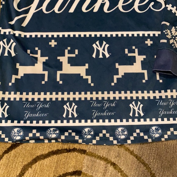 ~MLB Genuine Merchandise ~ Yankees Christmas Pajama Set - Picture 4 of 8